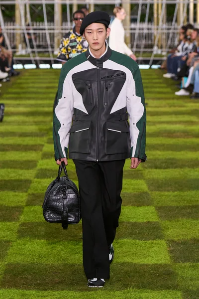 Look 76